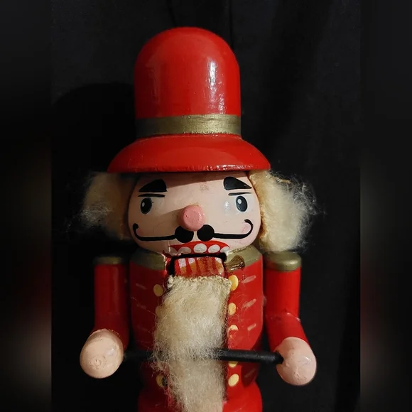 Vintage 9 inch Tall Drummer Nutcracker Figurine - Picture 6 of 13